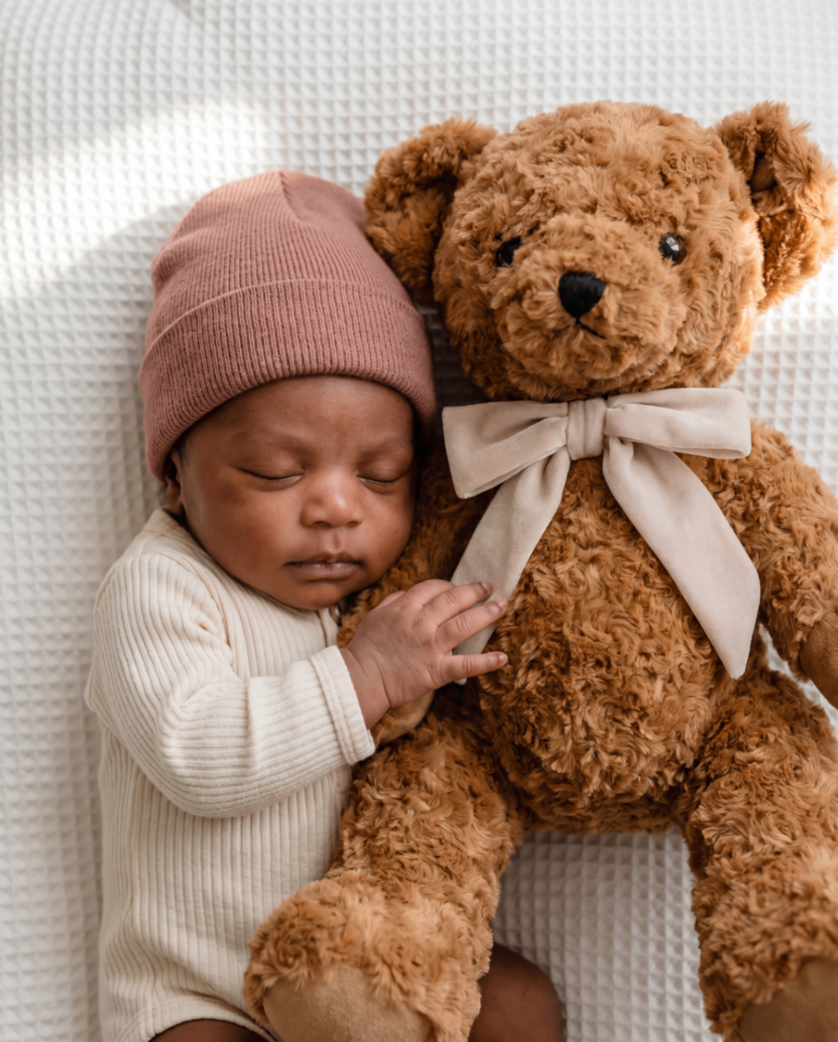Baby met teddybeer